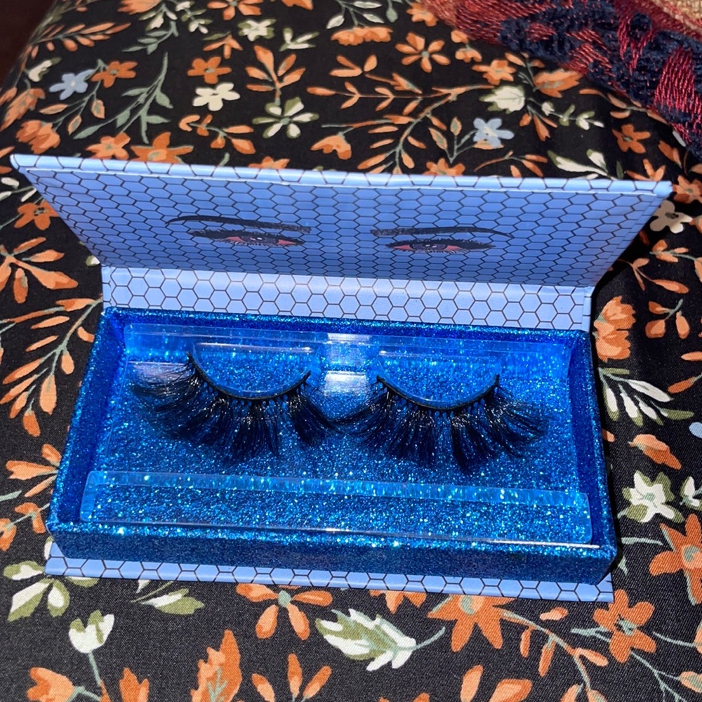 mink lashes 25mm ‘marijane style’. color:black